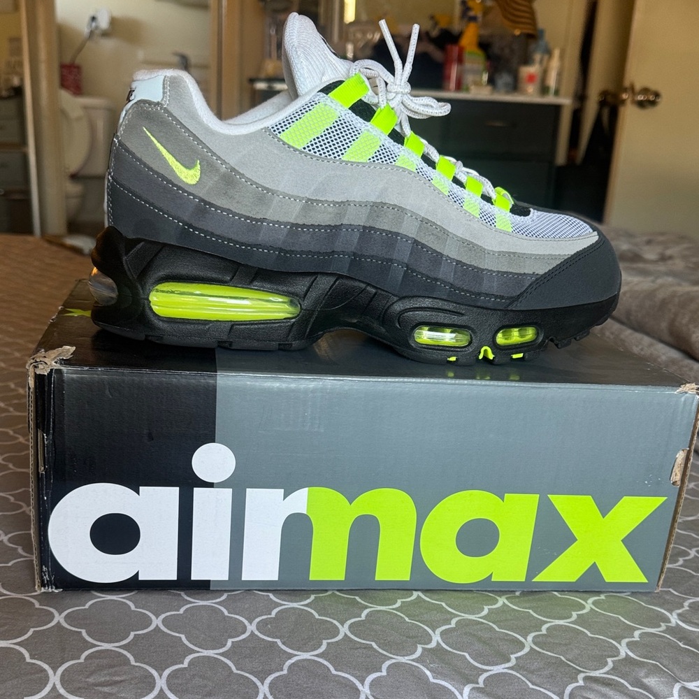 Nike Air Max 95 Black and Neon Yellow Sneakers